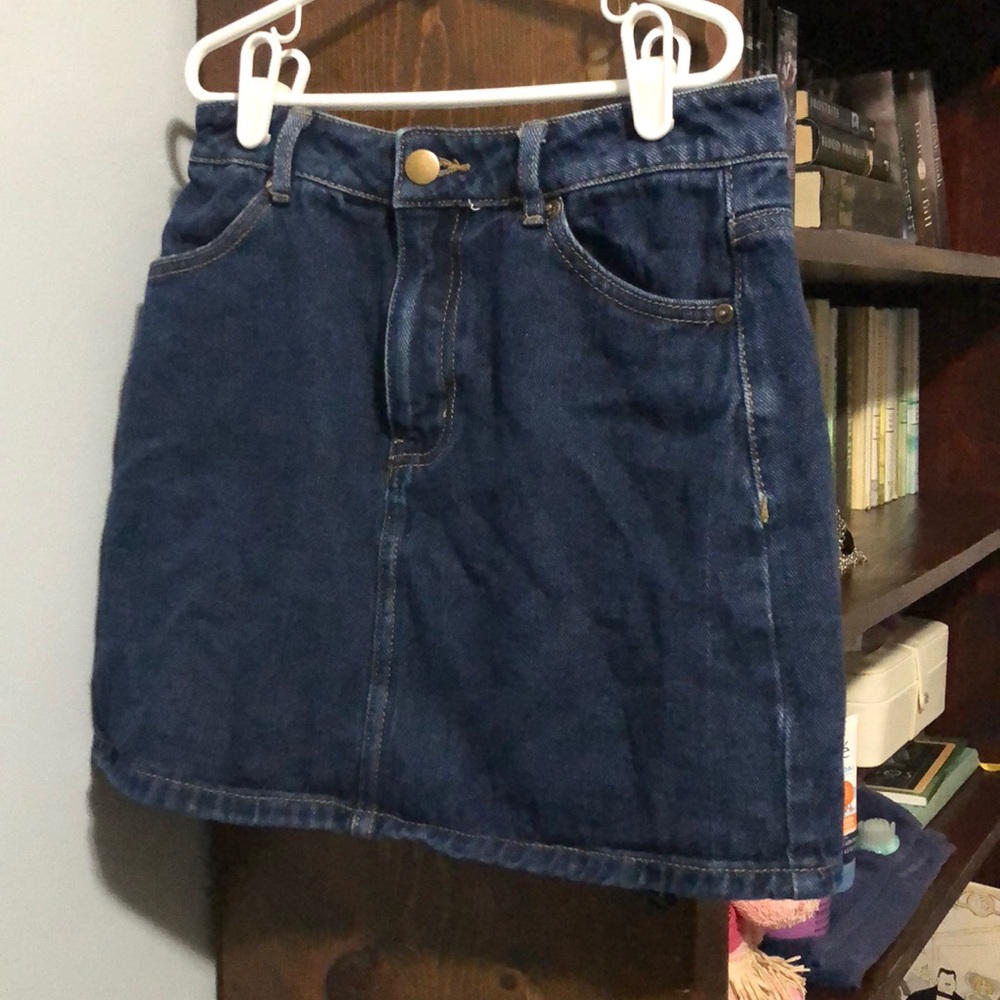 Super cute short denim skirt